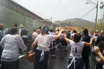  Baño de autoridades en las bodas de oro de la Traída del Agua (Foto TA)